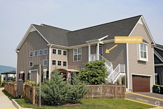 Building Photo - Pet-Friendly Studio Apartment in Desirable...