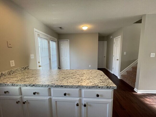 Building Photo - NW Townhome off of New Garden, Updated, Wo...