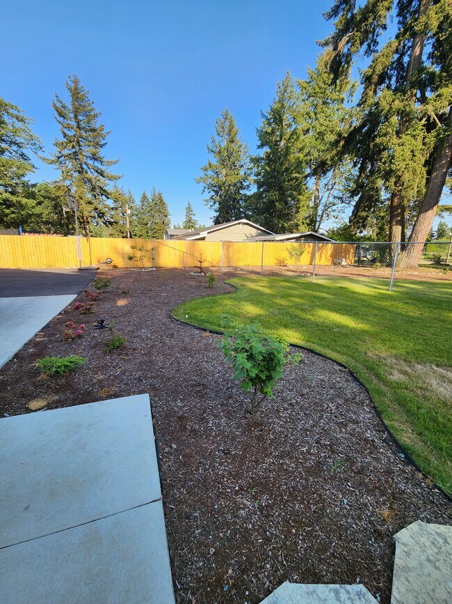 Building Photo - 958 152nd St E