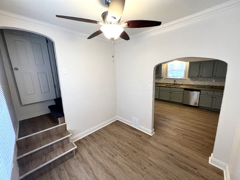 Building Photo - 3323 Halsted St