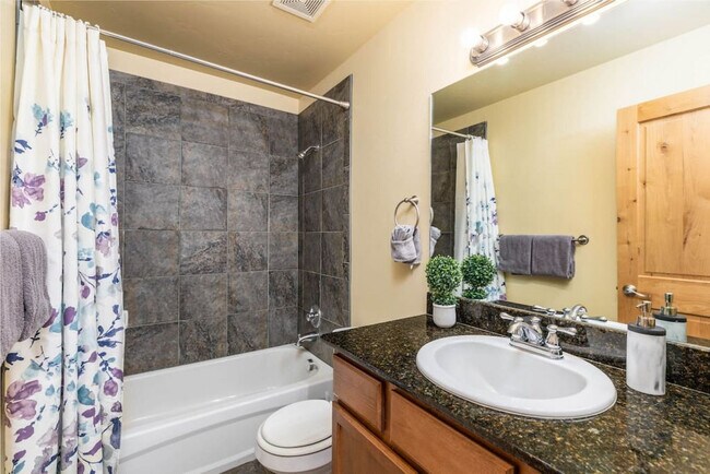 Building Photo - 5518 Lillehammer Ln