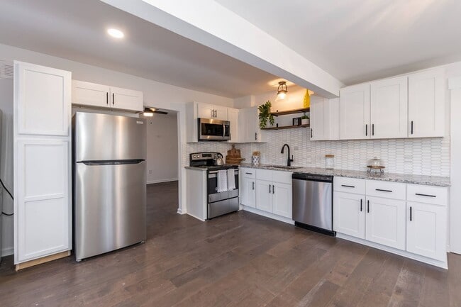 Building Photo - Amazingly large 2 bedroom home with fenced yard!