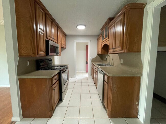 Building Photo - Edmond Rental