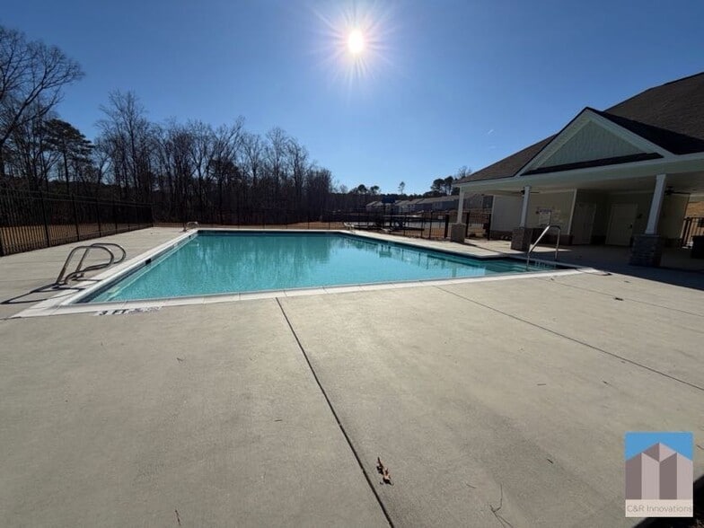 Building Photo - 7565 Knoll Hollow Rd