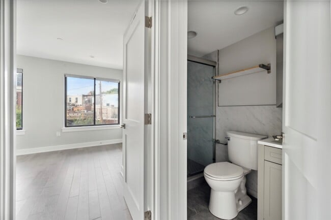 Building Photo - 3834 Baring St