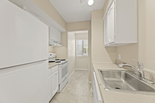 Building Photo - CV-AUS6901 Woodhue