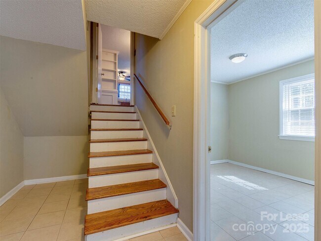Building Photo - 4917 White Oak Rd