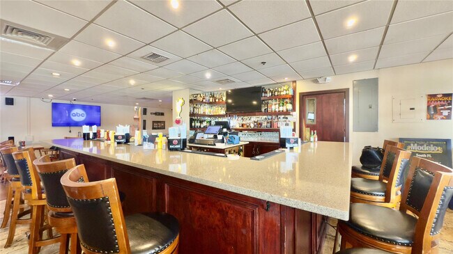 Building Photo - 9340 Lagoon Pl