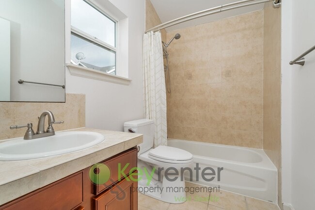 Building Photo - Stunning 3 Bed, 3.5 Bath Seattle Home with...