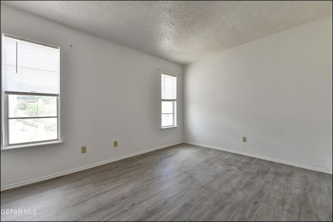 Building Photo - 6201 ESCONDIDO Dr