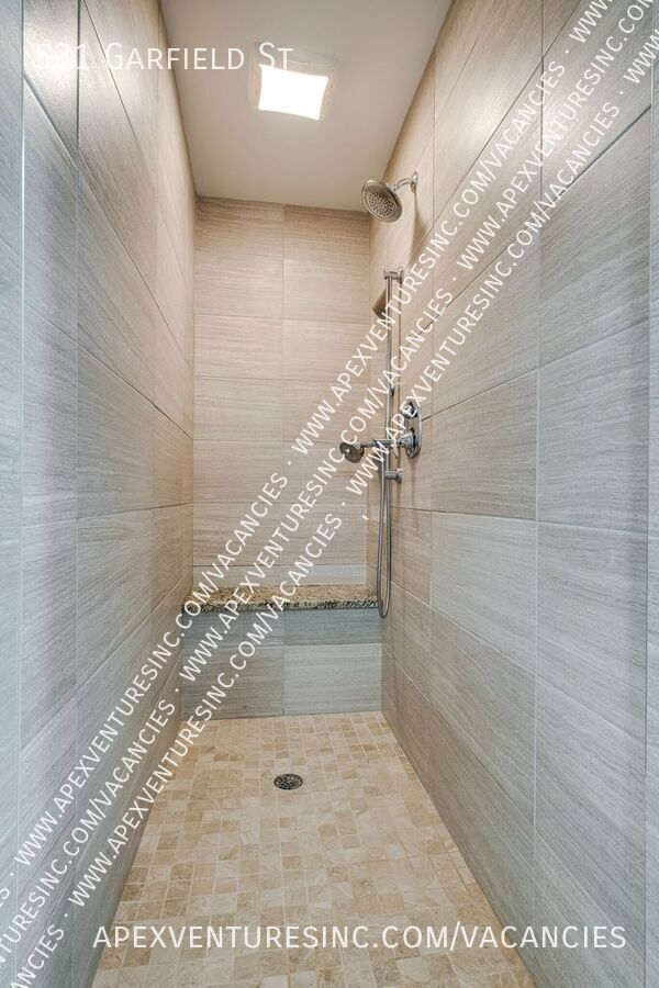 Building Photo - 531 Garfield St