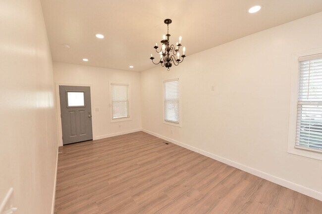 Building Photo - 1301 37th St