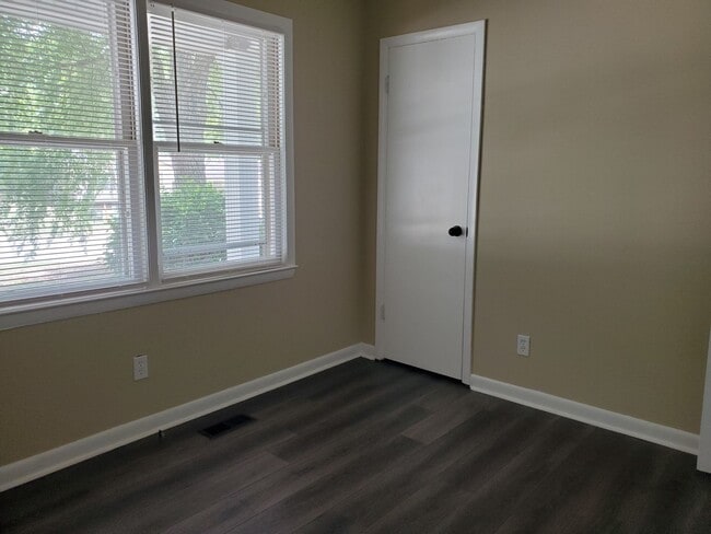 Building Photo - 1960 Windlock Dr