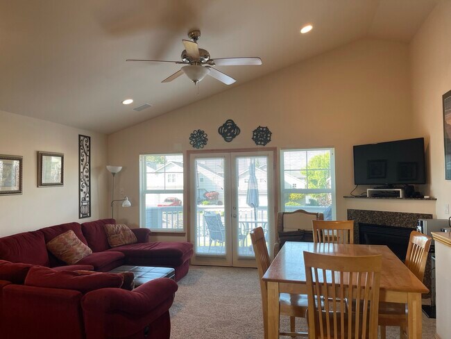 Building Photo - 221 Parkway Dr