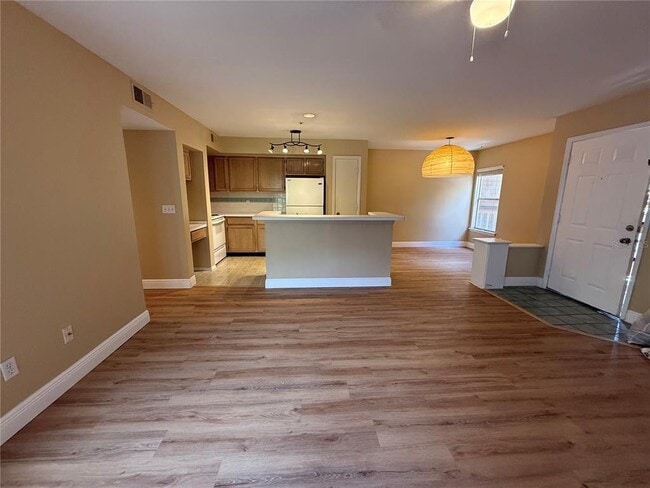 Building Photo - 490 N Pin Oak Pl