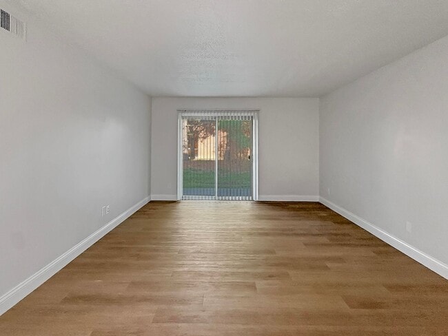 Building Photo - Evansville, Indiana*** 2 Bed 2 Bath $1119....