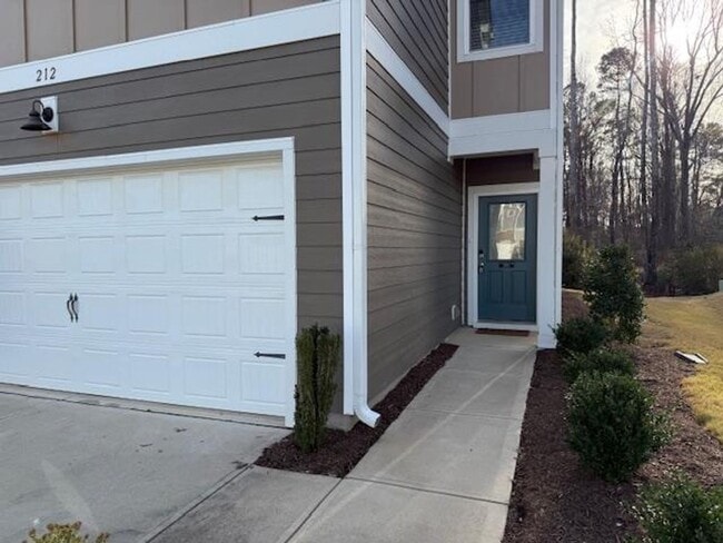 Building Photo - 212 Brook Farm Ln