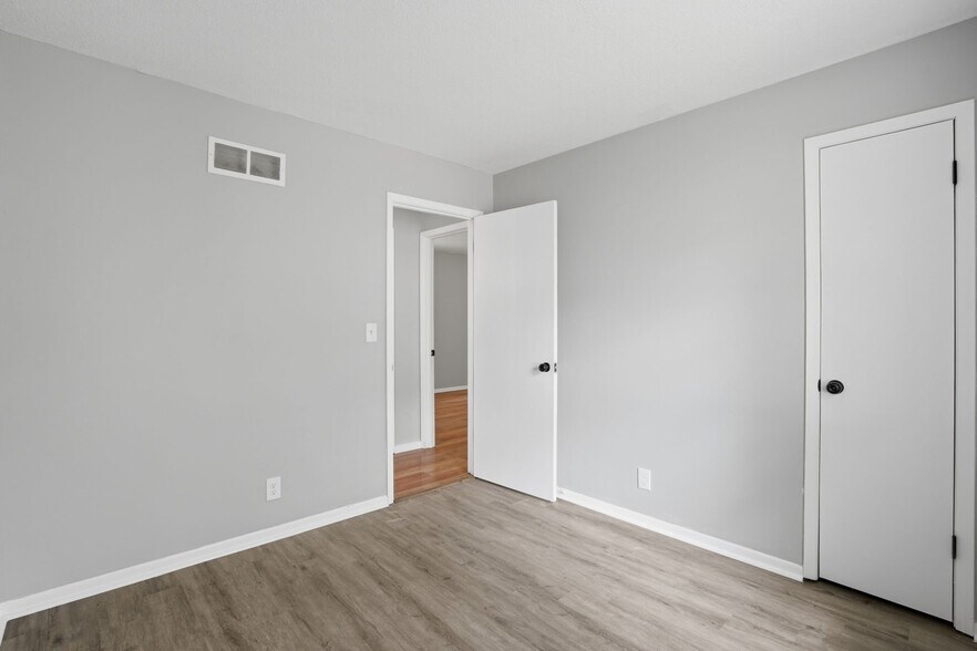 Building Photo - 2603 W 55th St