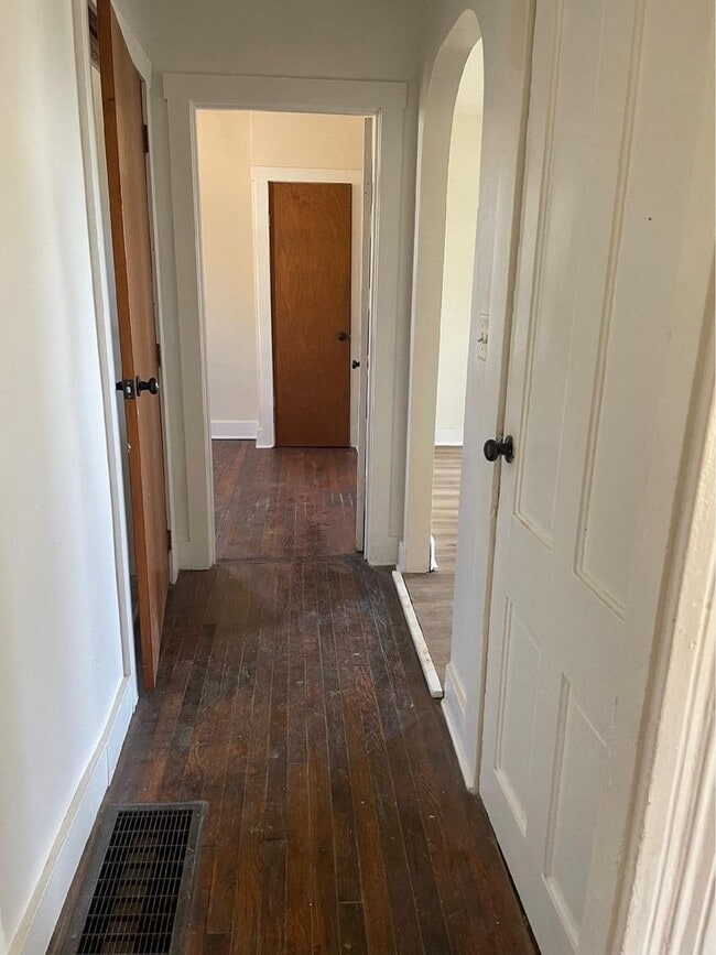 Building Photo - Main floor unit
