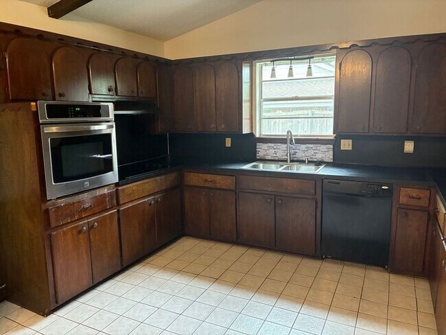 Building Photo - Spacious 4 Bed / 2 Bath Home for Rent in Norman