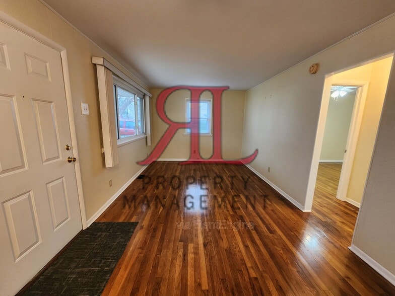 Building Photo - 2436 Charlemagne St