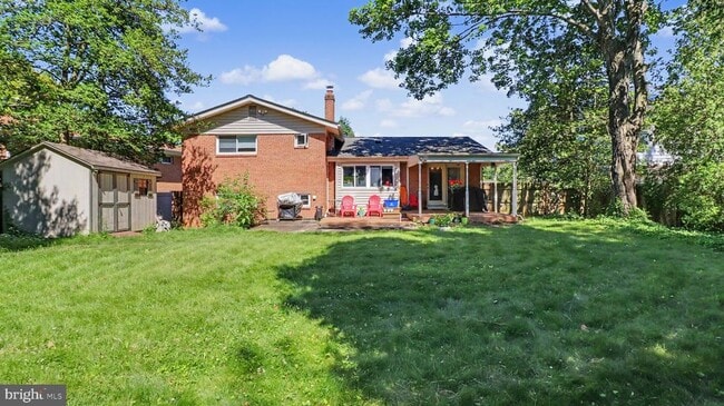 Building Photo - 9912 Pomona Dr