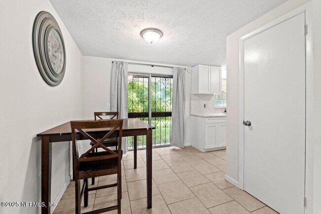 Building Photo - 4504 Lincrest Dr S