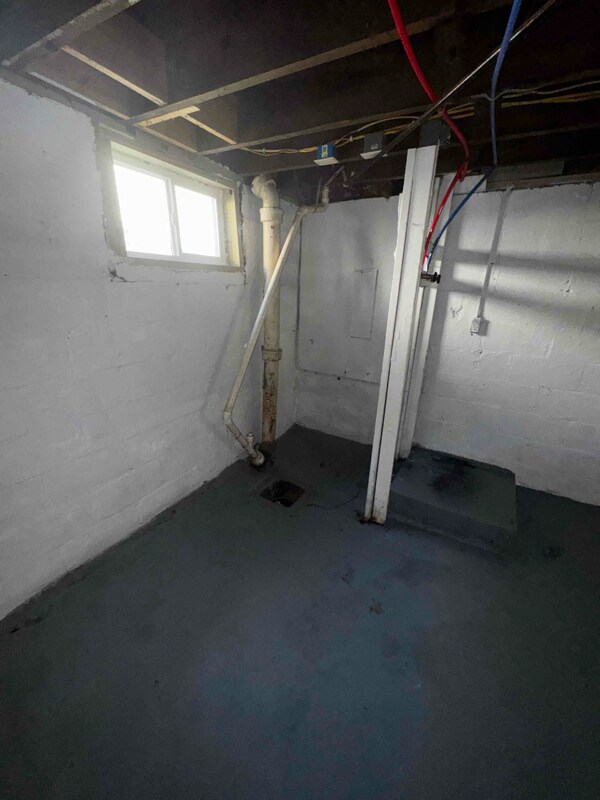 Building Photo - 419 Clyde St
