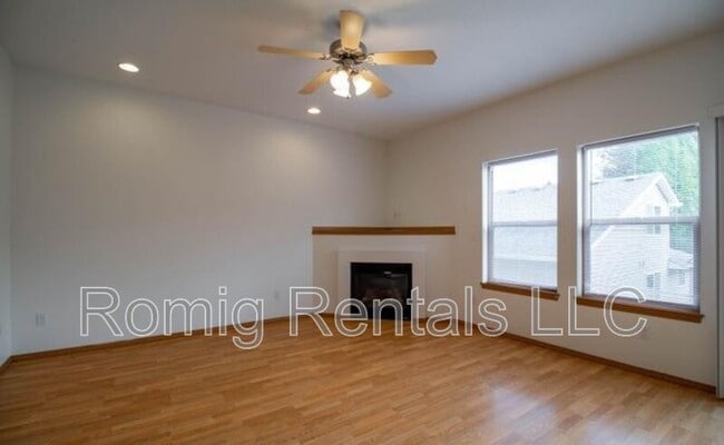 Building Photo - 8109 NE 36th Ct