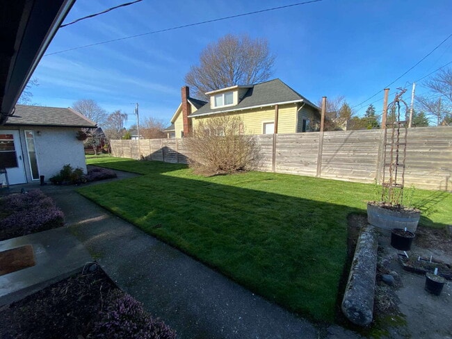 Building Photo - Quiet, Cozy 2-Bedroom Located in Columbia Neighborhood