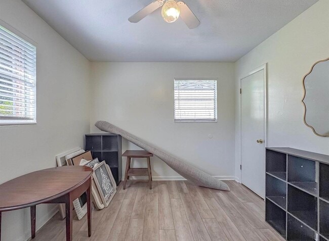 Building Photo - 2034 Harriet Dr
