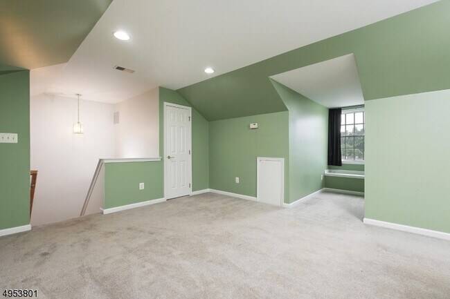 Building Photo - 240 Patriot Hill Dr