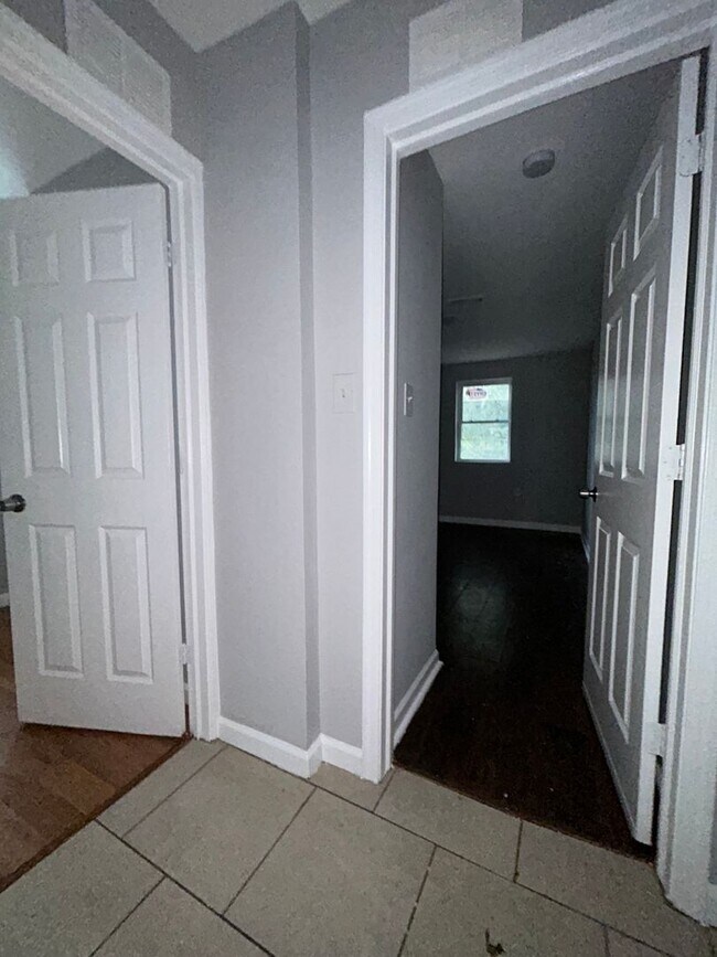 Building Photo - 24 E Abbottsford Ave