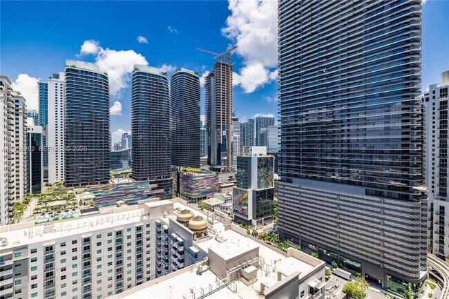 Building Photo - 1111 SW 1st Ave