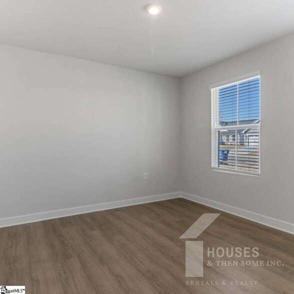 Building Photo - 1130 Bulrush Dr