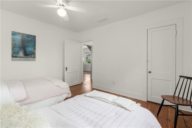 Building Photo - 2035 Manchester St NE