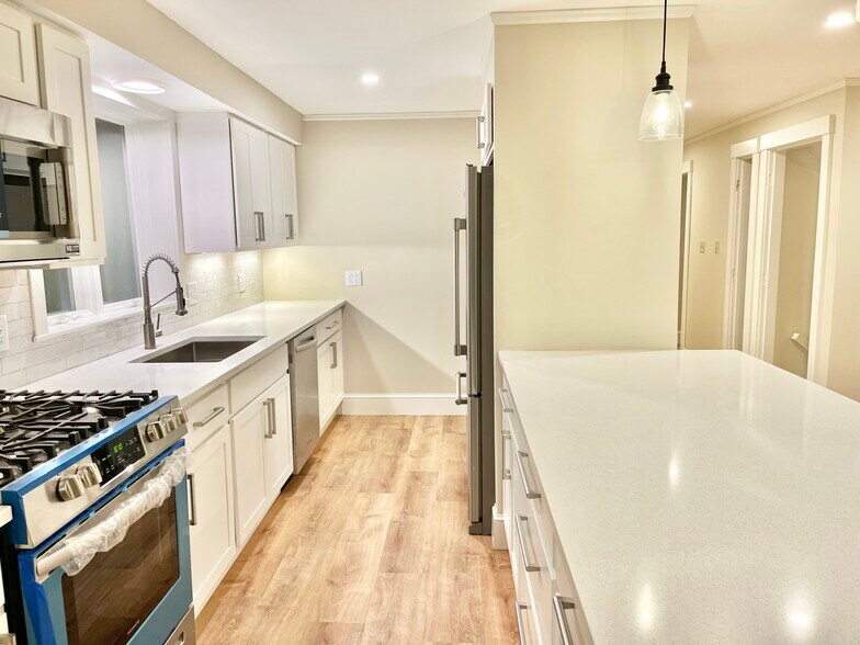 Kitchen - 64 Foreside Rd