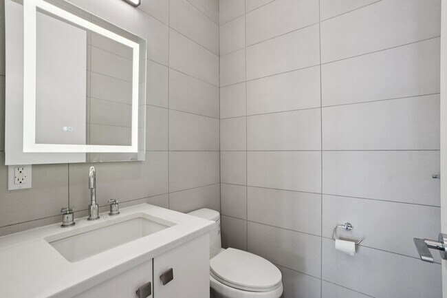 Building Photo - 714 Undercliff Ave