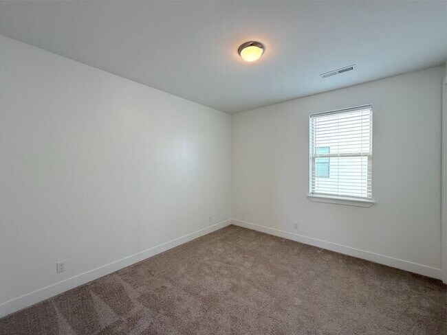 Building Photo - Desert Color Home 3 bd, 2.5 bt, Extra Large 2 Car Garage Home