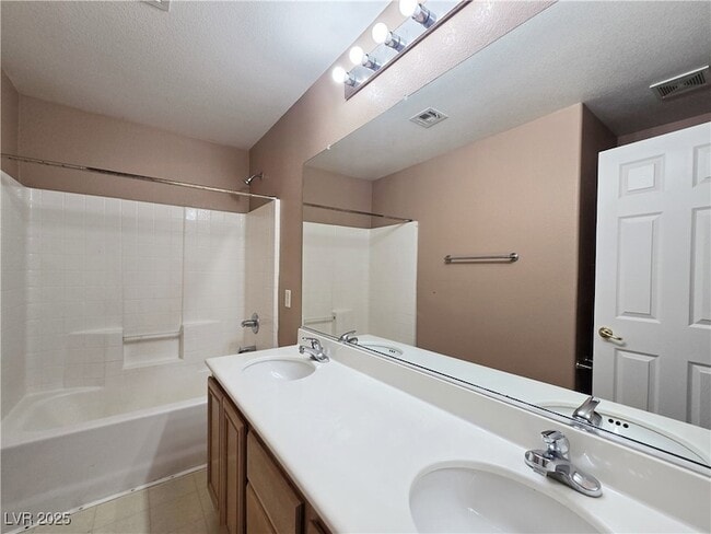 Building Photo - 10865 Wallflower Ave