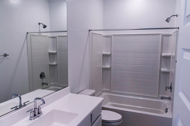 Building Photo - 1106 E Weatherby Way