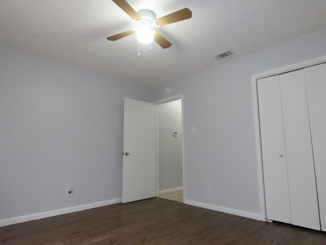 Building Photo - Charming 2 Bedroom, 1 Bath House in Whiteh...