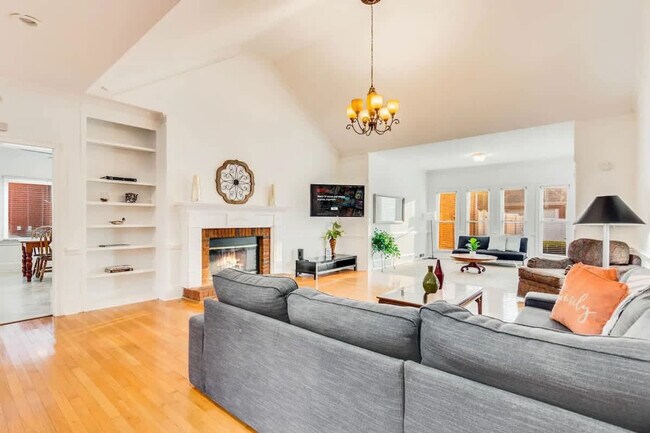 Building Photo - 1408 Aramore Dr SE