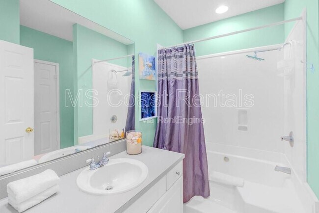 Building Photo - 2252 Beach Dr