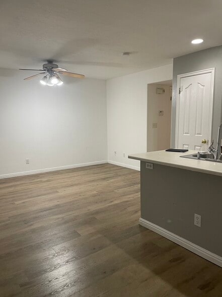 Building Photo - 1420 W Salvia Pl