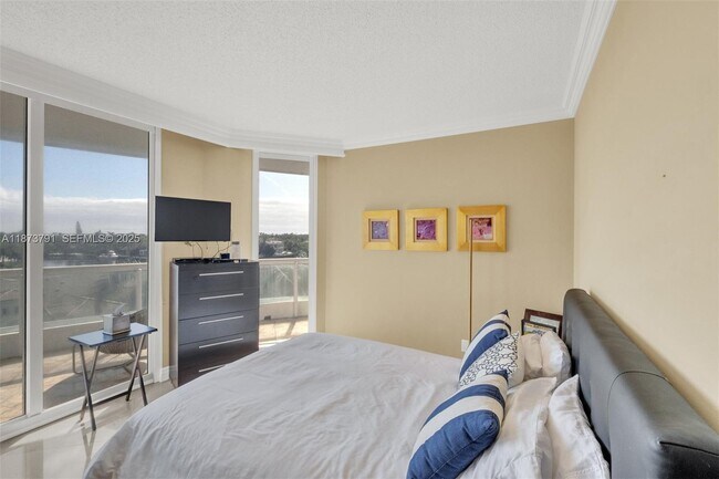 Building Photo - 21050 Point Pl