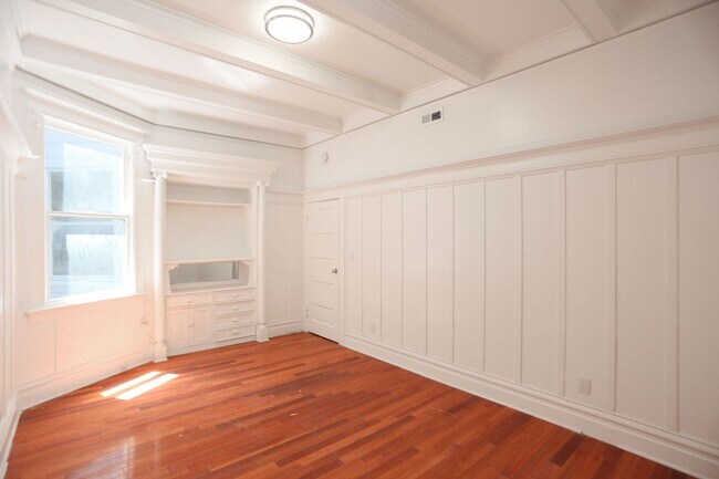Building Photo - 776 Pine St