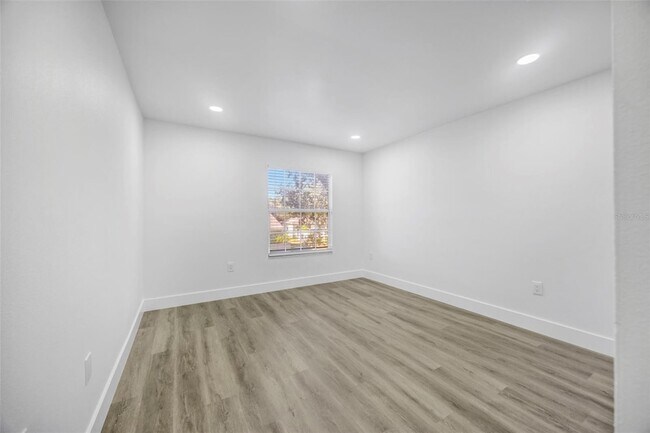 Building Photo - 11728 Raintree Dr