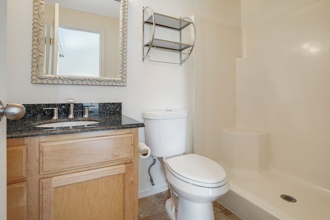 Building Photo - Beautiful 3 bed, 2 bath home in a quiet We...