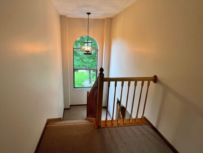 Building Photo - 758 N Starr Dr